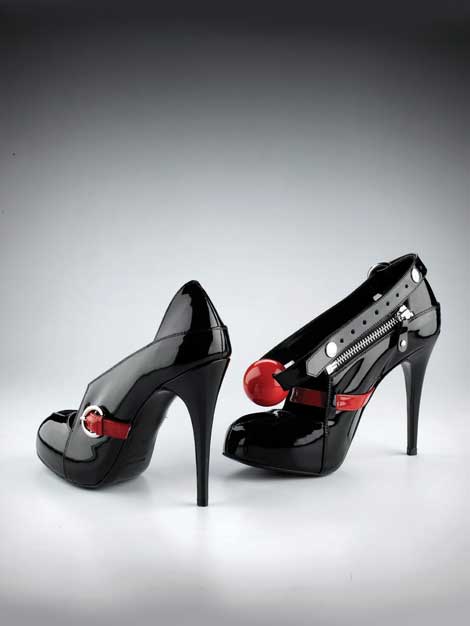 Gag sandal high heel in patent black with ball gag