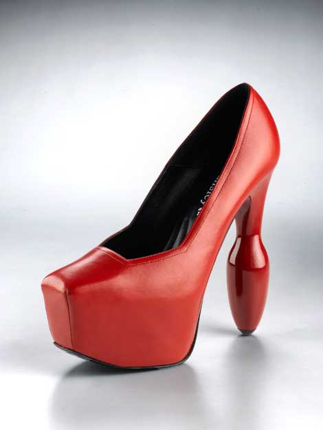 The sexy plug pump shoe is our signature kinky design and has a 14,5cm, 35mm diameter buttplug heel