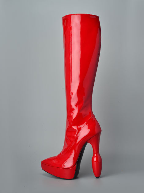 Our kinky buttplug 15cm heel now features in a classic knee boot, available in patent leather, calfskin and vegan hides